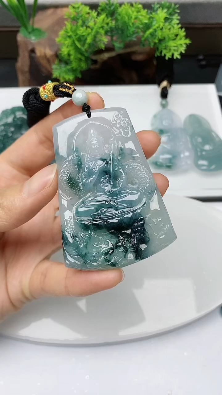 【闪购商品】翡翠颈饰未镶嵌