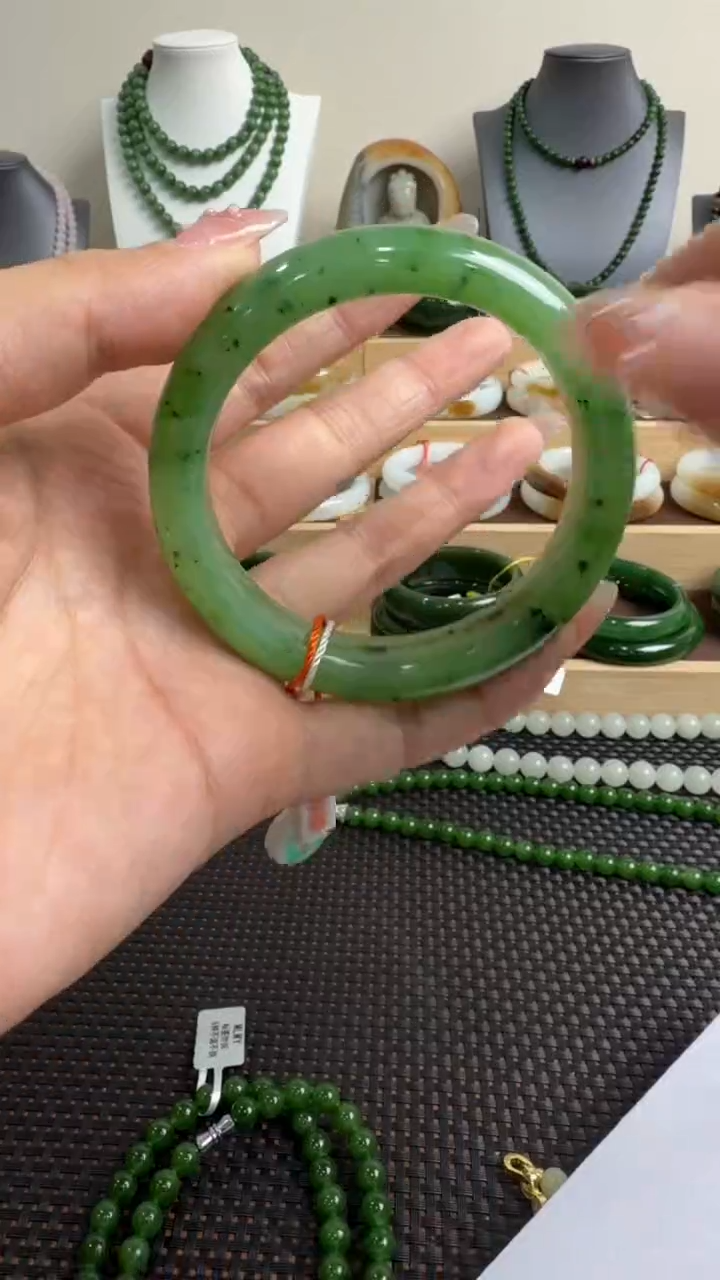 颈饰未镶嵌和田玉手镯57+