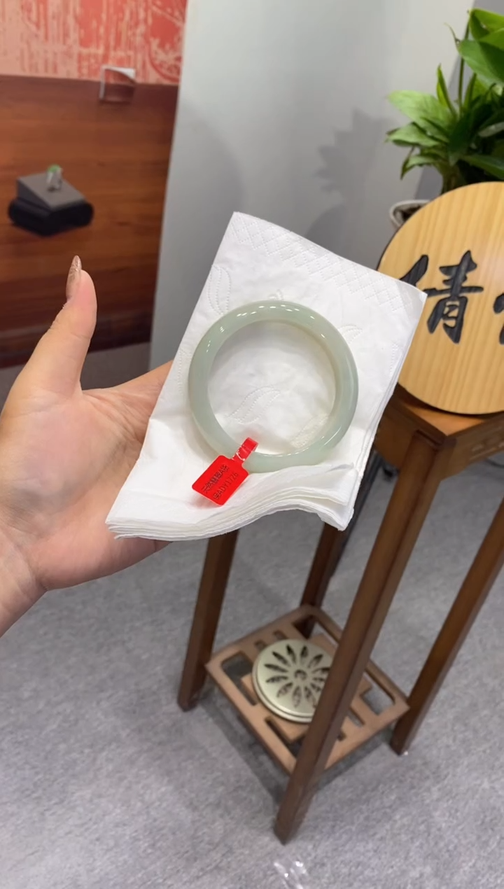 【闪购商品】翡翠手镯未镶嵌多人0011057