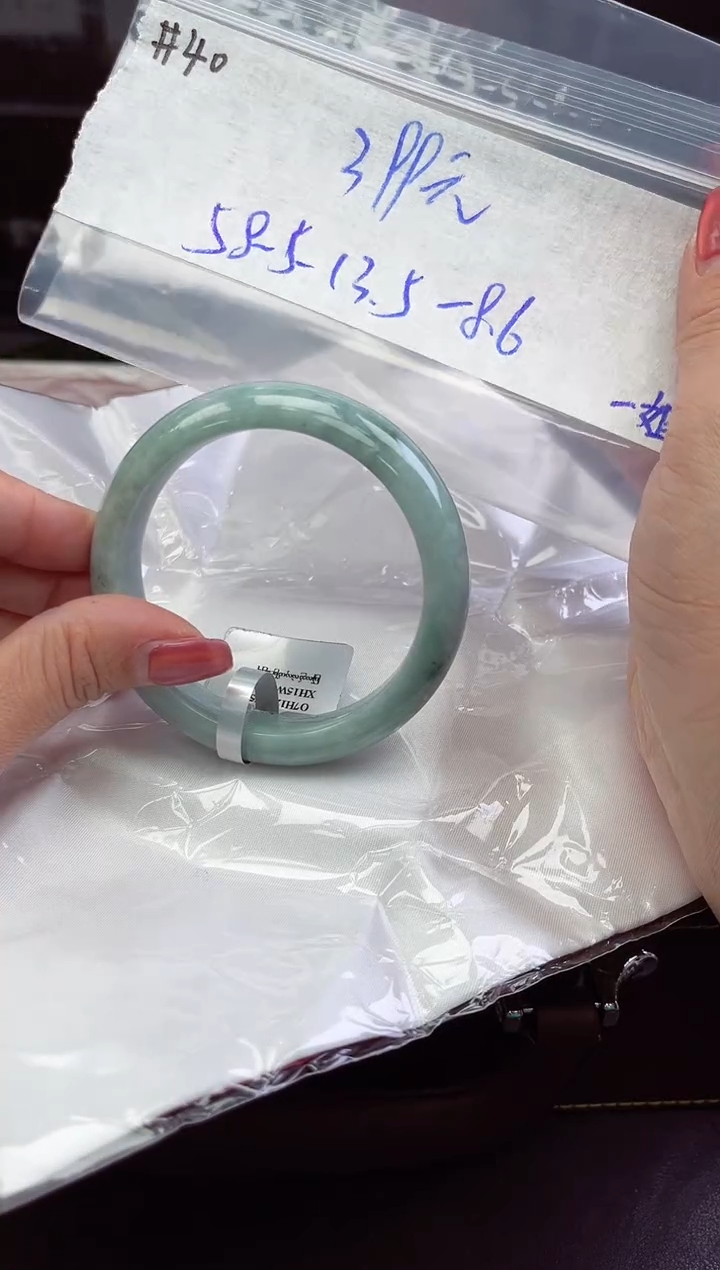 【闪购商品】翡翠手镯未镶嵌手镯   40
