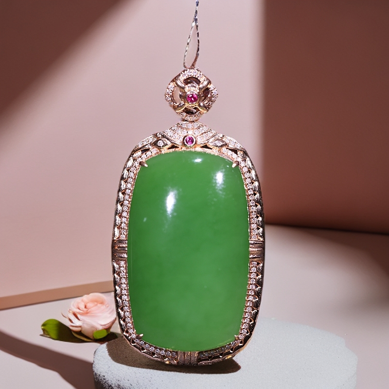 【新疆马爷珠宝】碧玉苹果绿金镶无事牌