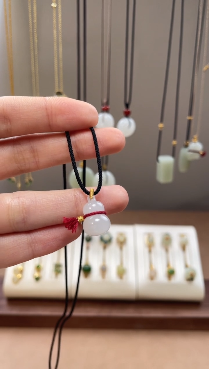 颈饰未镶嵌和田玉和田玉吊坠