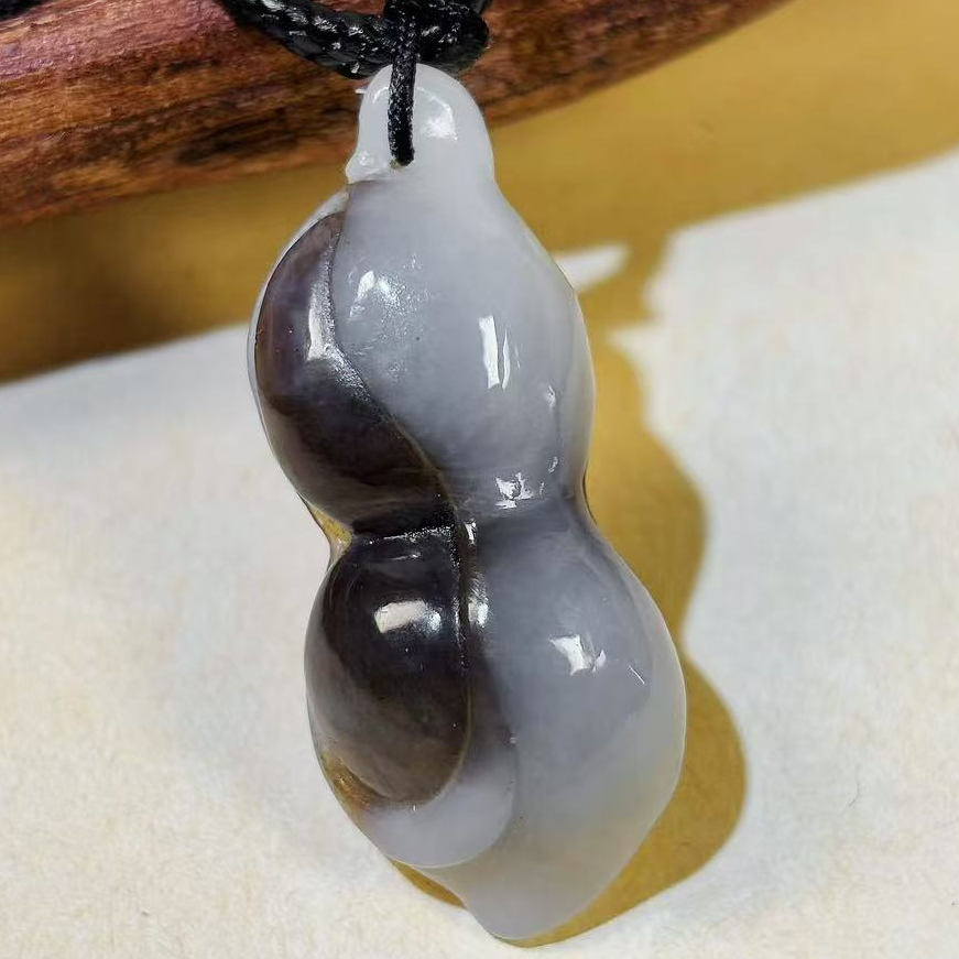 【福袋】天然和田玉糖玉精雕豆角吊坠（配绳，微瑕）