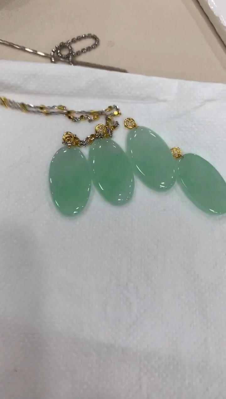 吊坠(不含链)18K金镶嵌翡翠无事牌多样性发货1件