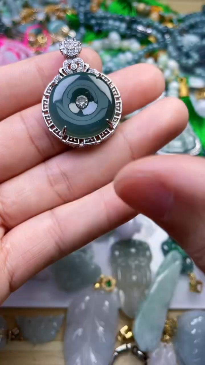 未镶嵌挂件翡翠1