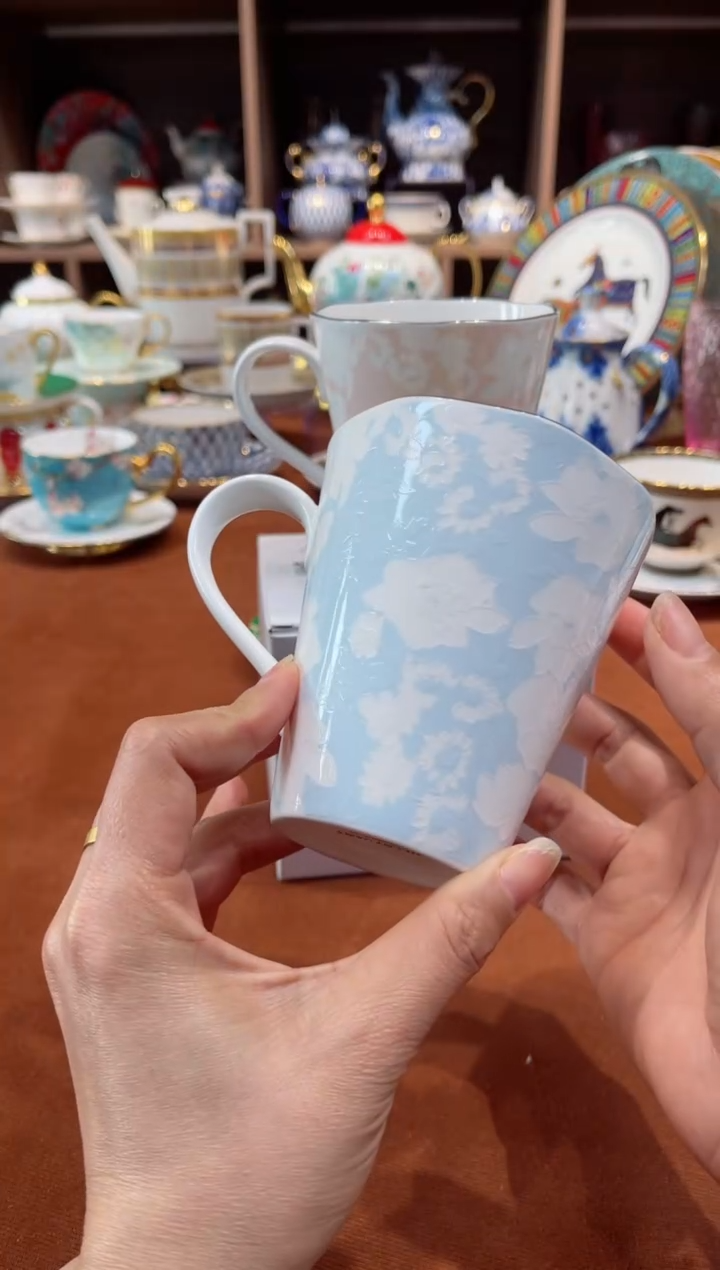 【闪购商品】瓷片樱花蓝马克杯·······