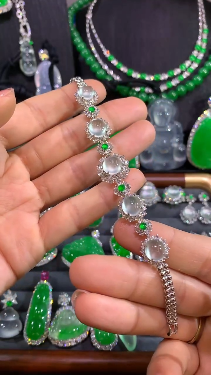 18K金镶嵌手链翡翠手链