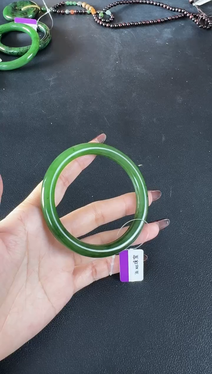 颈饰未镶嵌和田玉（碧玉）手镯约58MM