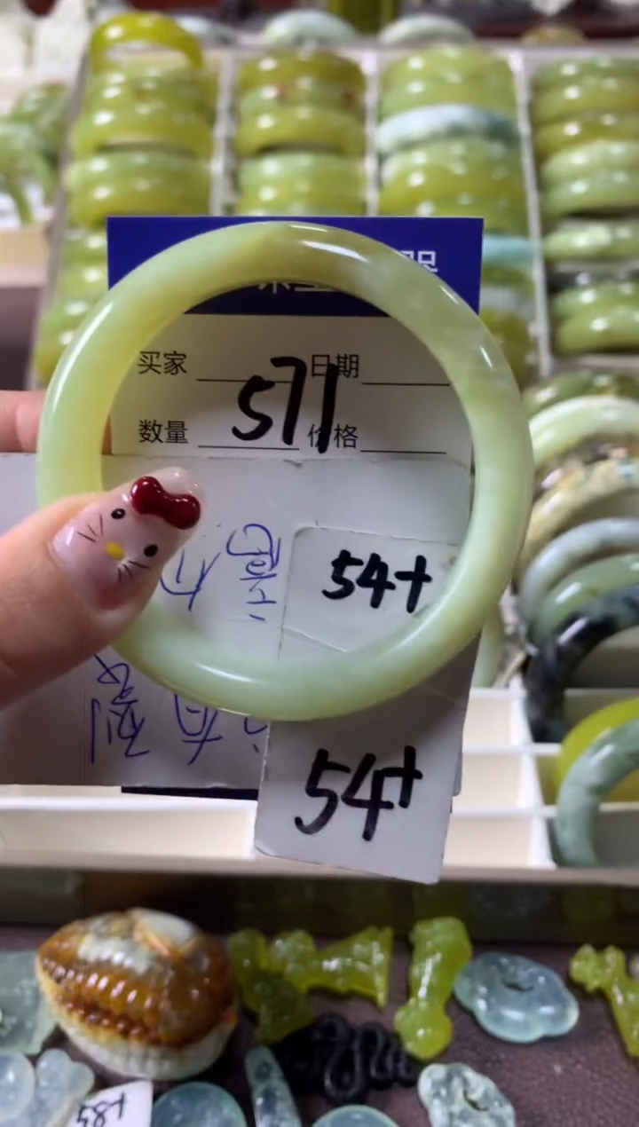 【闪购商品】蛇纹石玉手镯未镶嵌571