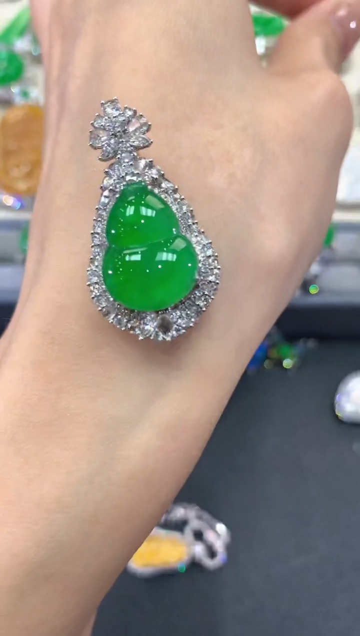 【闪购商品】翡翠吊坠(不含链)18K金镶嵌q118