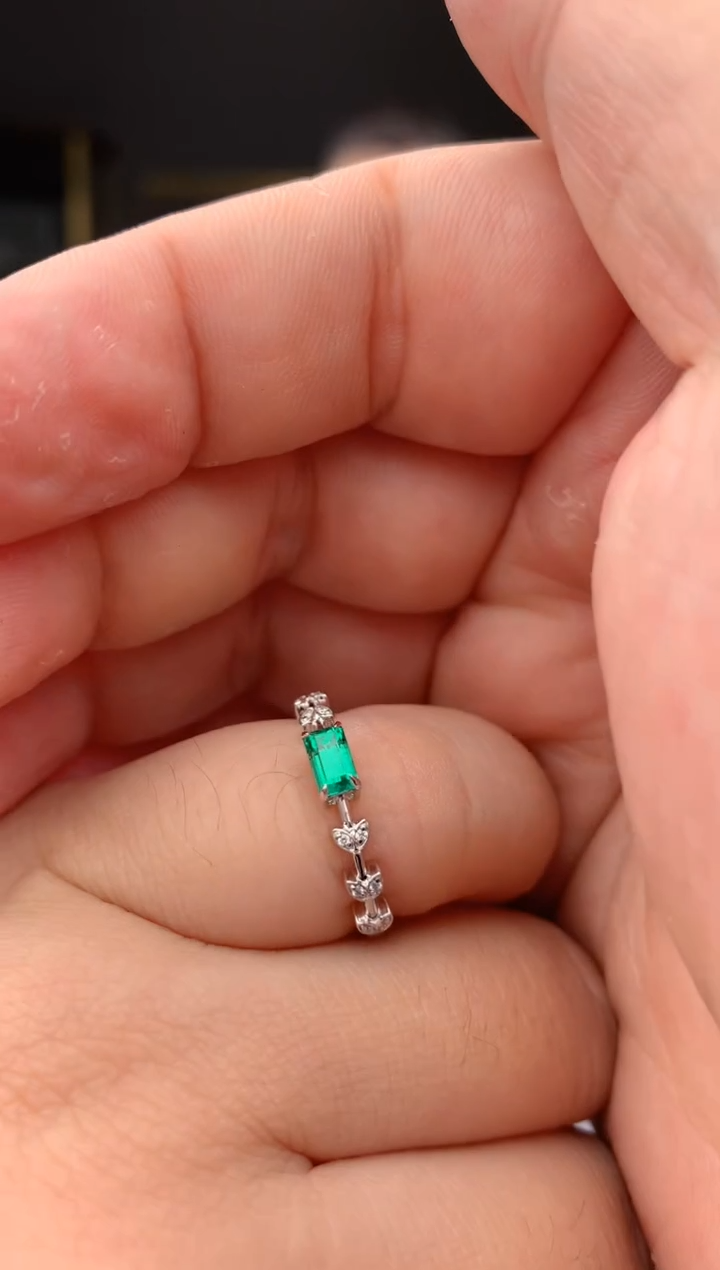 【闪购商品】祖母绿戒指18K金镶嵌30分祖母绿戒指