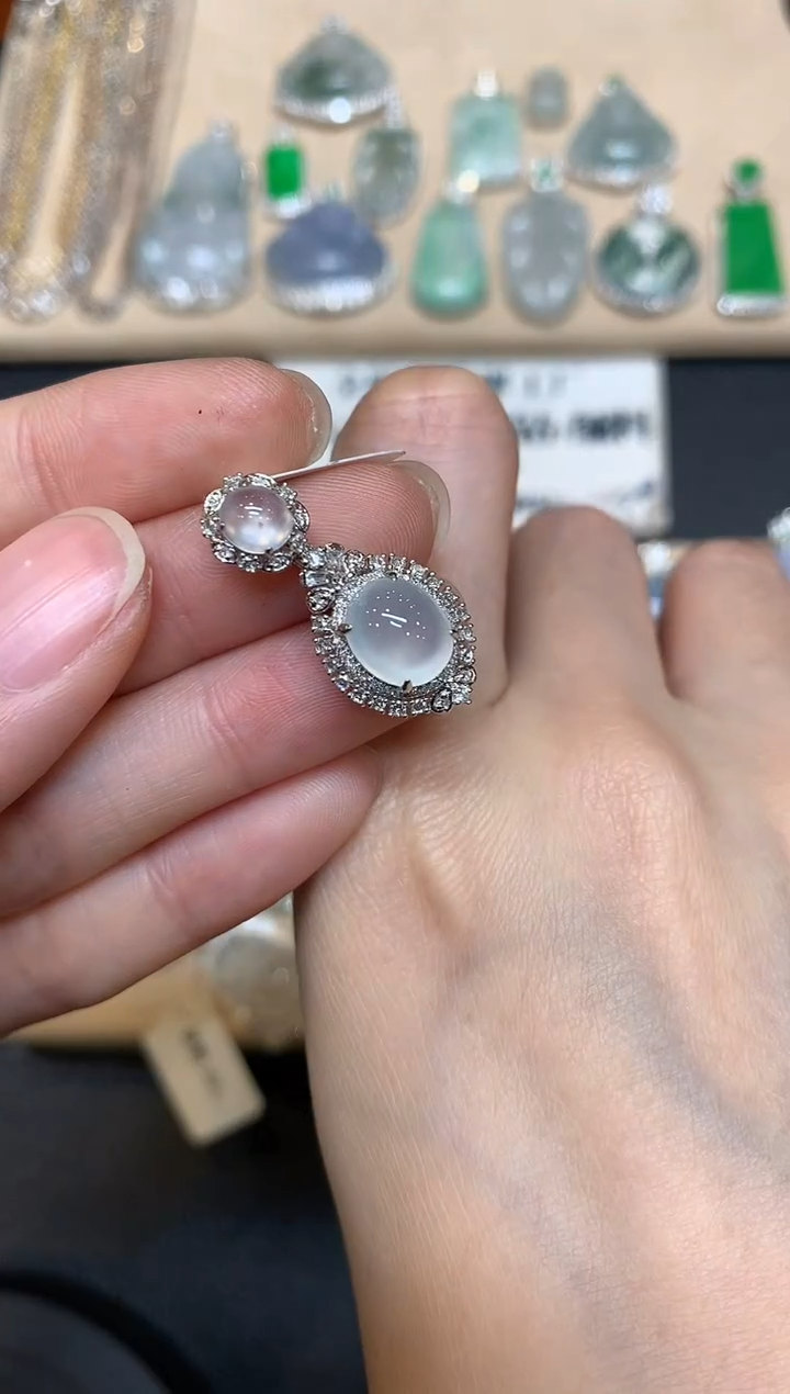 【闪购商品】翡翠颈饰18K金镶嵌蛋面【无服务费】