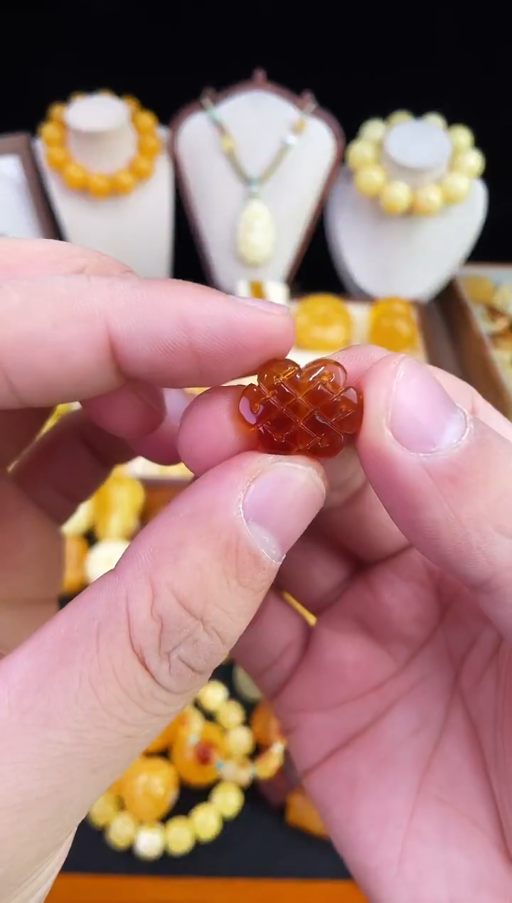 琥珀未镶嵌珠宝奇石柒月