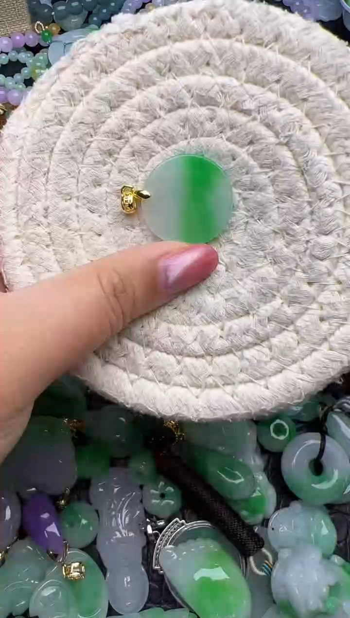 颈饰未镶嵌翡翠天然缅甸翡翠吊坠