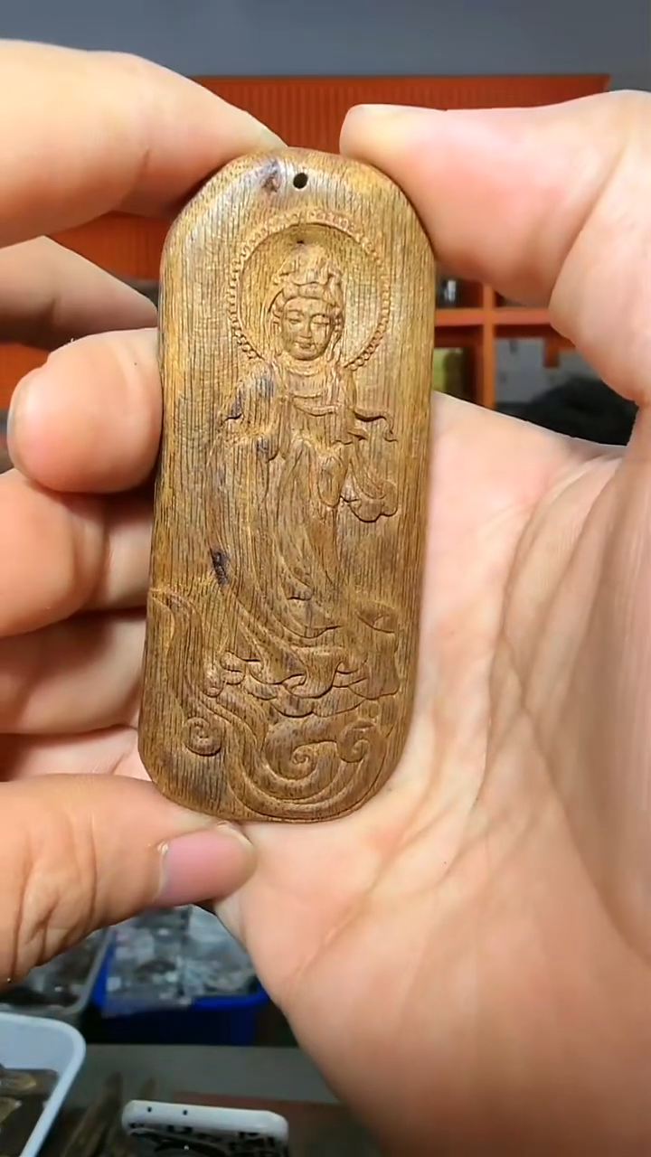 沉香吊坠106号红土双面雕菩萨20g多样性发一