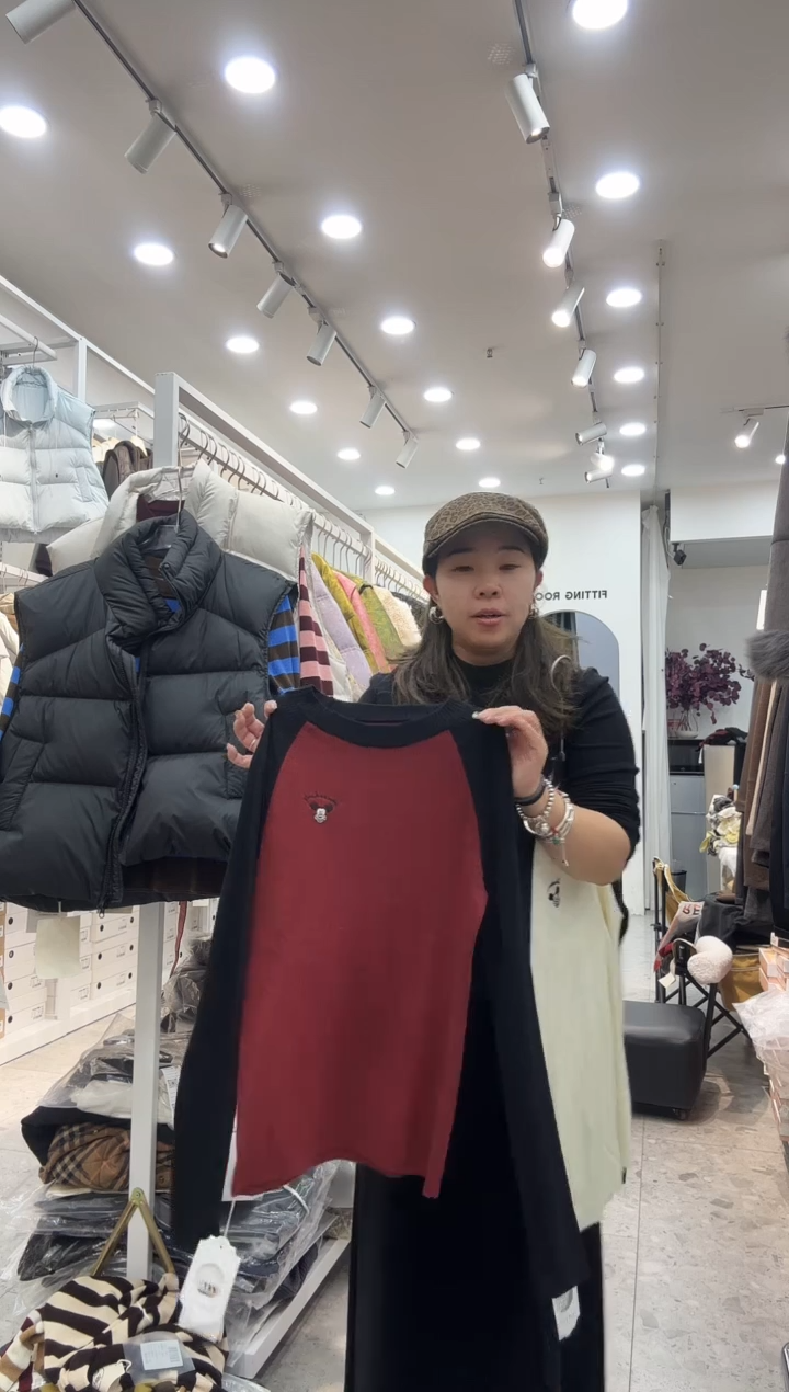 米奇拼色上衣打底