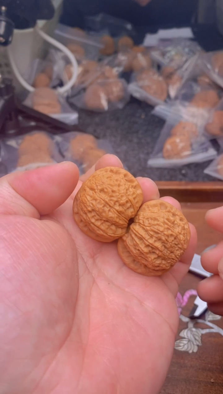 【闪购商品】文玩核桃把件B40号37尺血麒麟