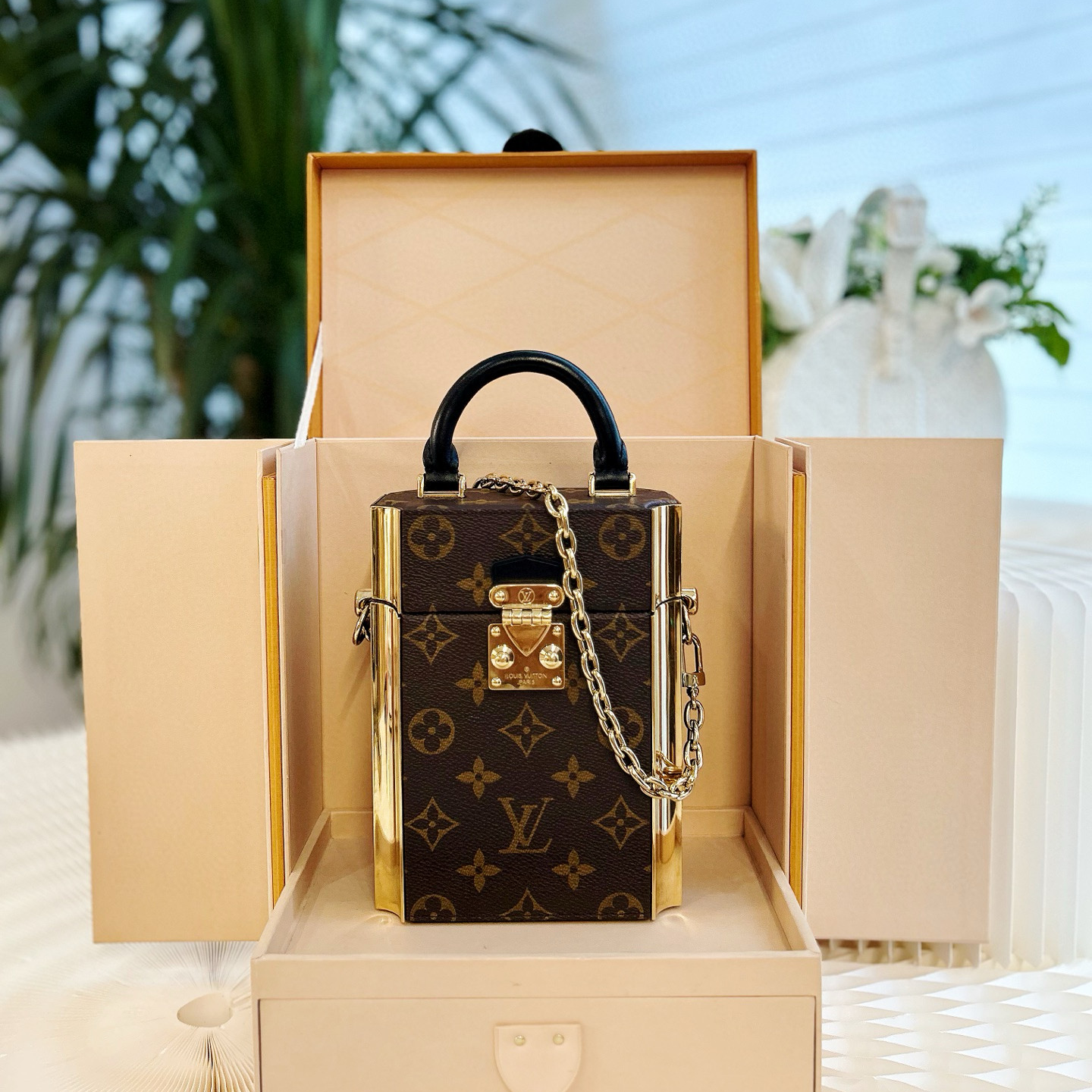 99新 LouisVuitton/路易威登 老佛爷 Cruise 斜跨相机硬箱 斜挎包