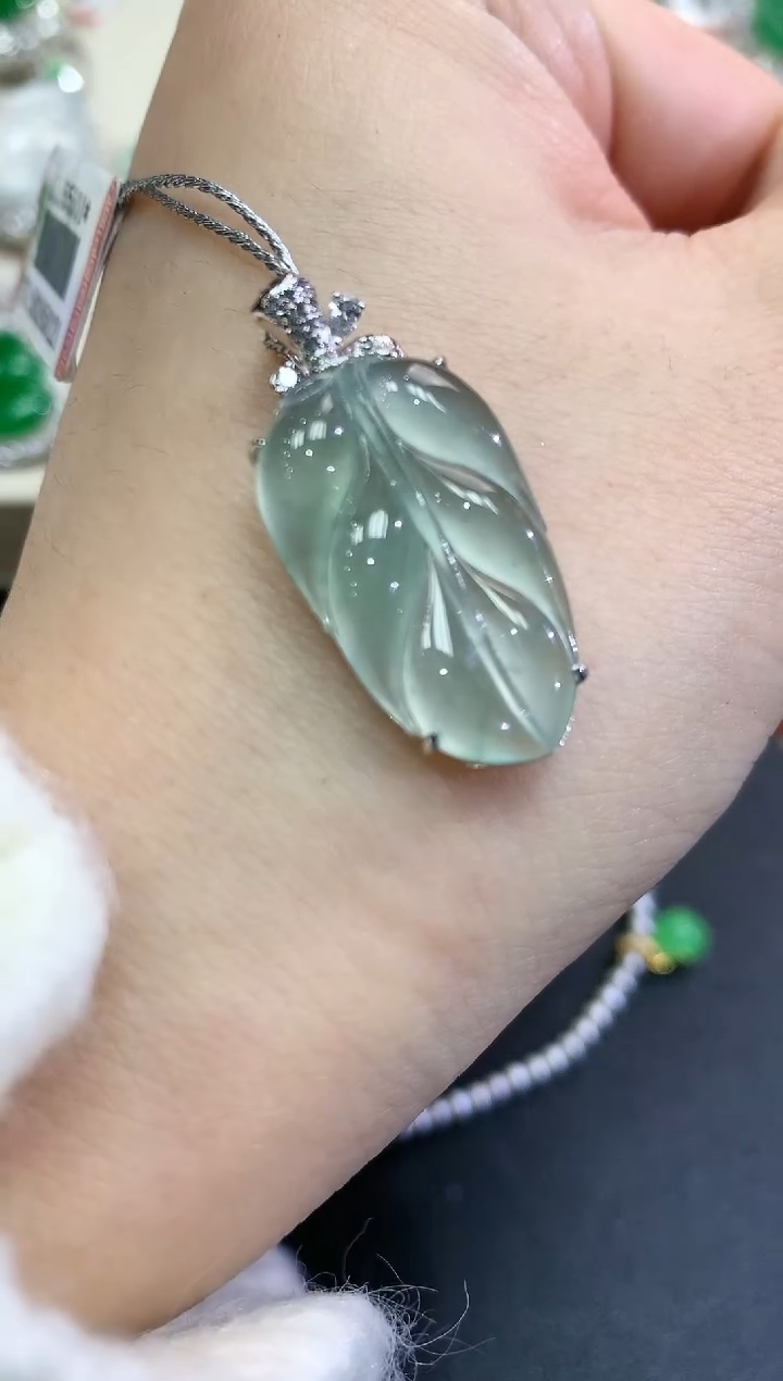 【闪购商品】翡翠颈饰18K金镶嵌B53