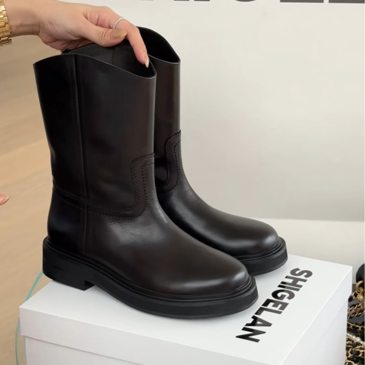 诗歌兰女靴2025秋季新品真皮时尚中跟中筒靴马丁靴圆头时装靴短靴