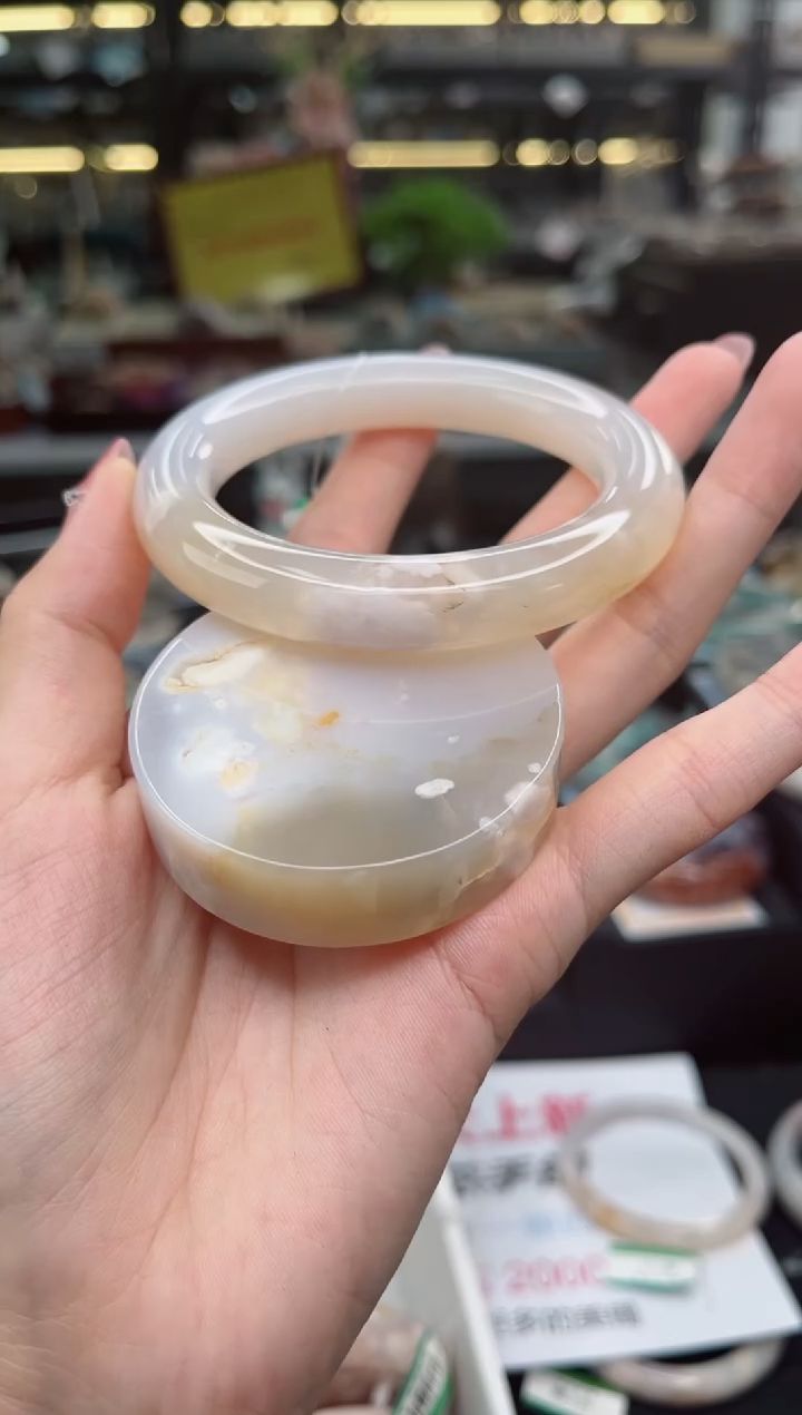 【闪购商品】石英质玉手镯未镶嵌56圈口（赠品镯心）1176459