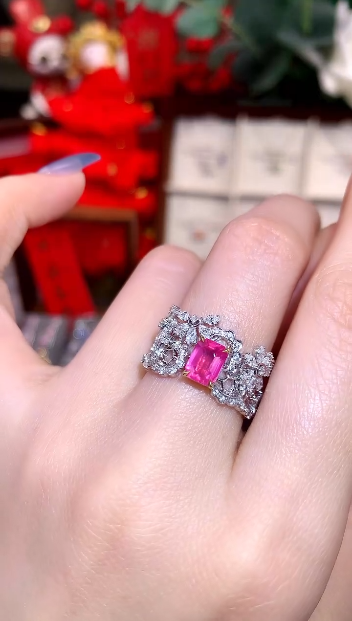 【闪购商品】尖晶石戒指18K金镶嵌1.07ct/天然宝石/七天无理由