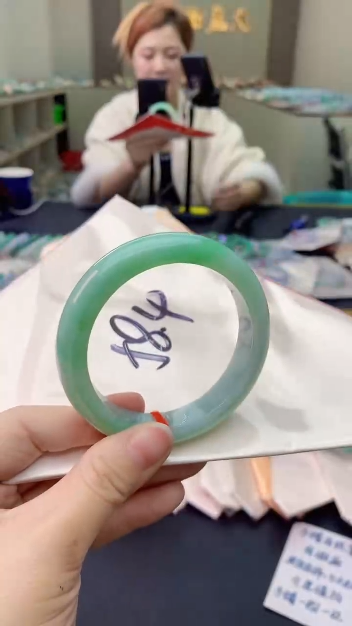 【闪购商品】翡翠手镯未镶嵌1002140387