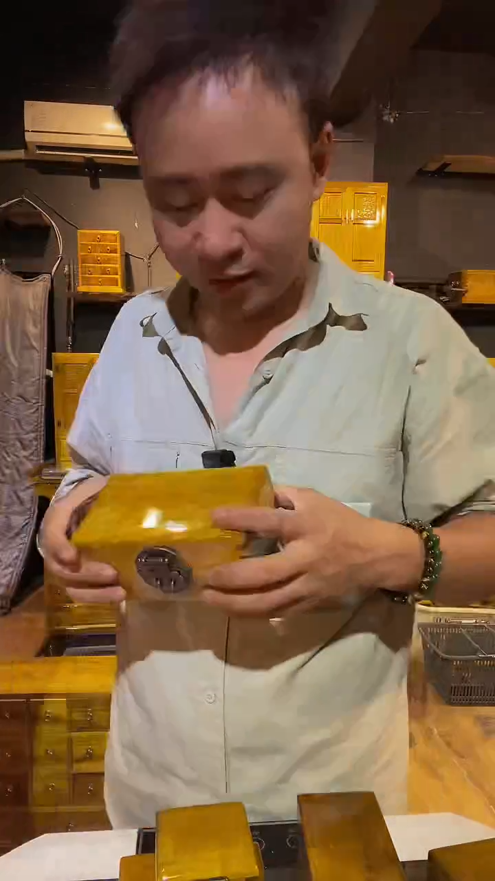 木金丝楠木制品金砖盒子一个