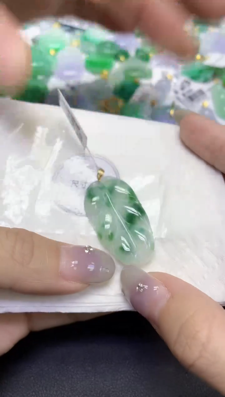 颈饰18K金镶嵌翡翠天然缅甸翡翠A货百元以上9元证书费自理