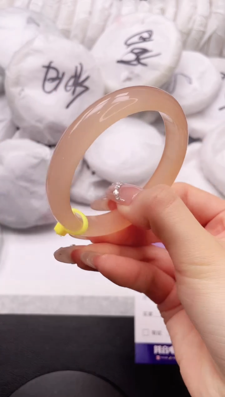 【闪购商品】石英质玉手镯未镶嵌22L73-55