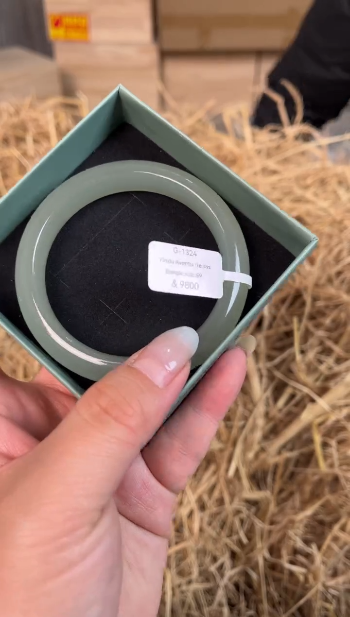 未镶嵌手镯石英质玉G-1324