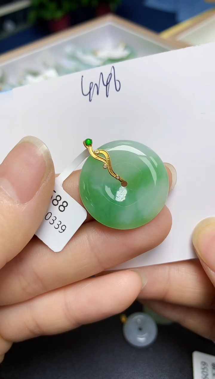 翡翠18K金镶嵌颈饰 天然翡翠A货