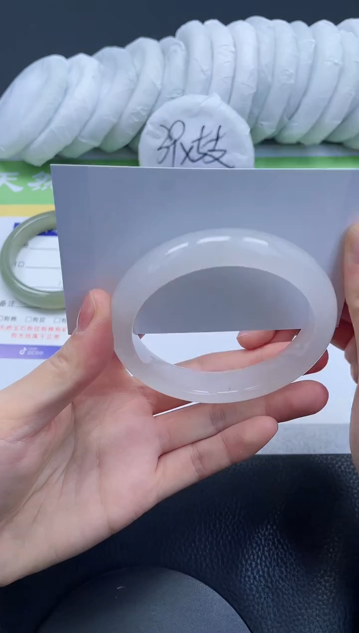 【闪购商品】石英质玉手镯未镶嵌A109-58+