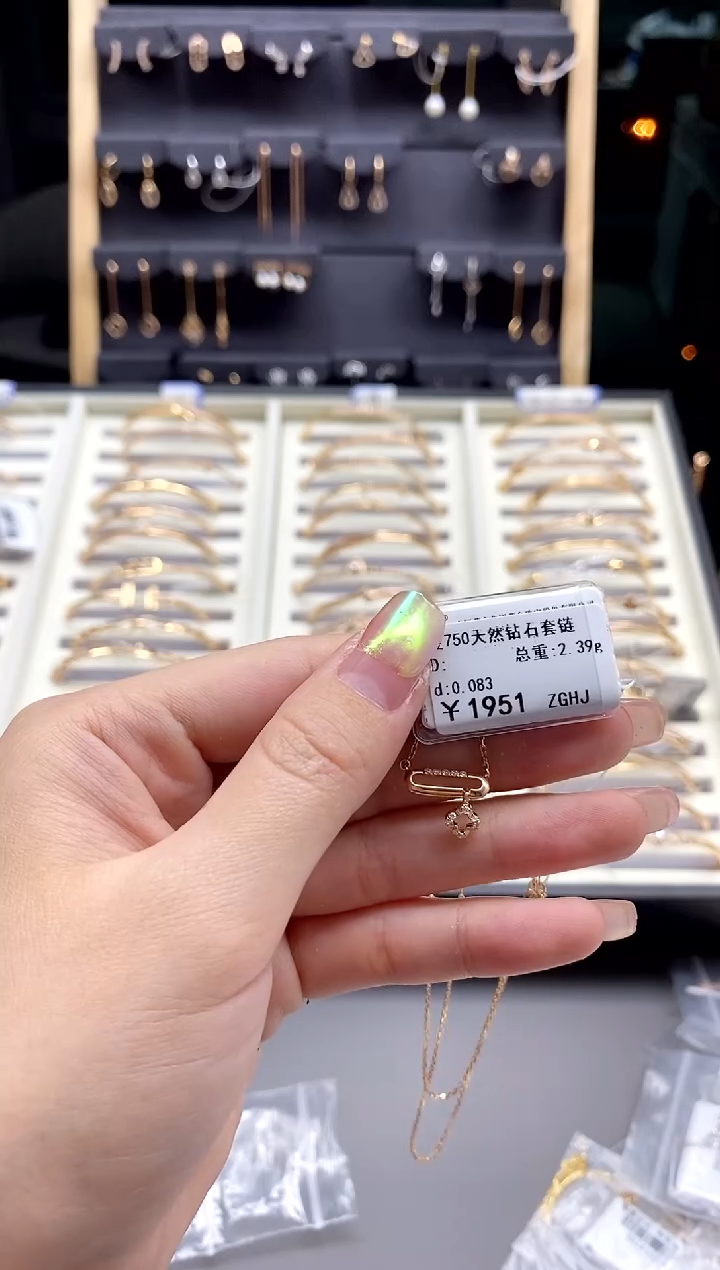 【闪购商品】钻石颈饰18K金镶嵌标签损坏不退不换