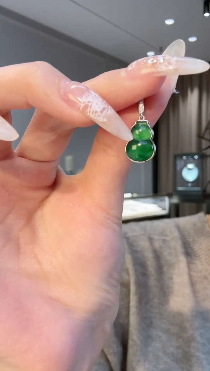 【闪购商品】翡翠吊坠(不含链)18K金镶嵌翡翠葫芦吊坠