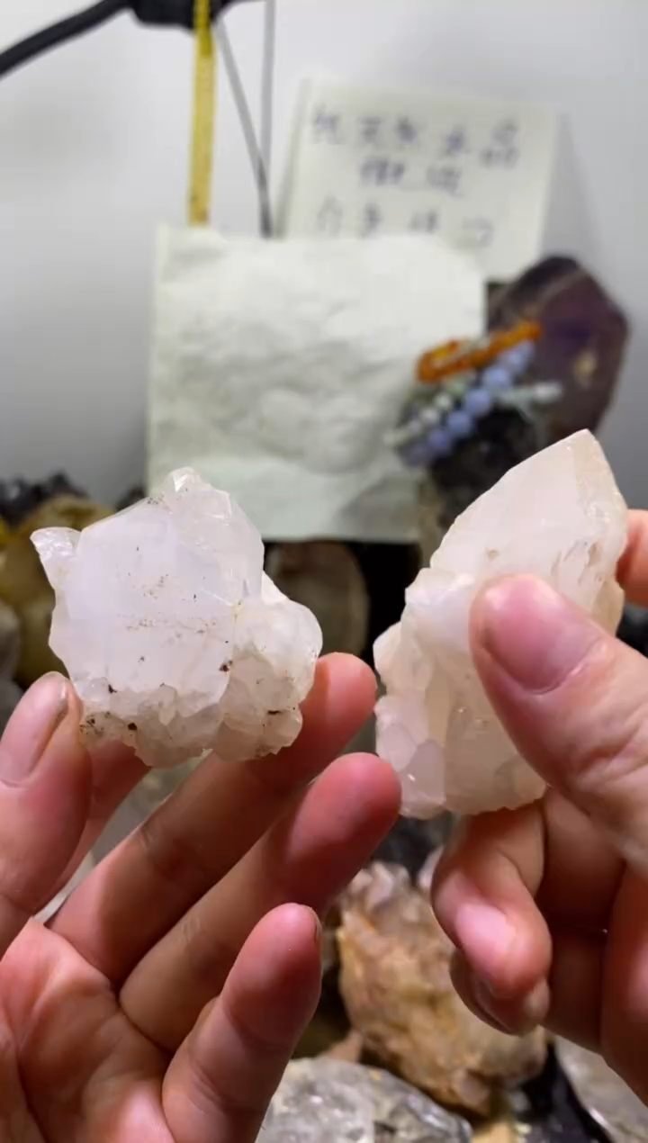 未镶嵌珠宝半成品水晶4号马岛白水晶原石2颗