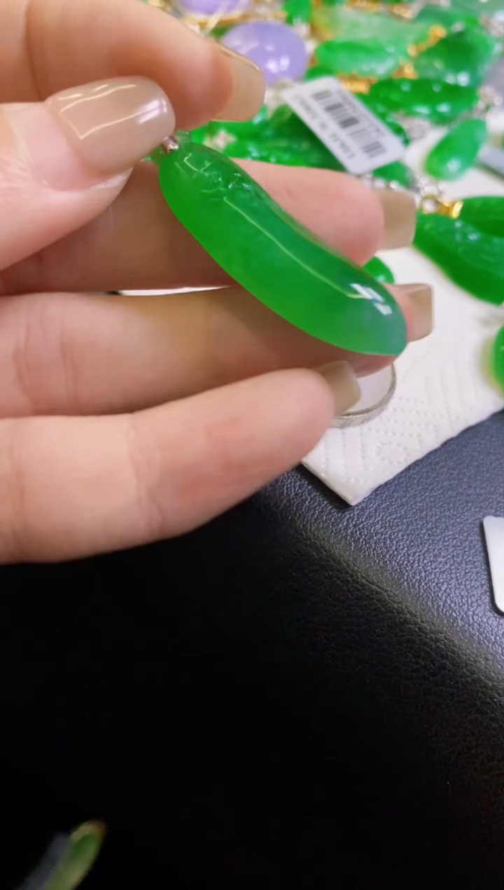 【闪购商品】翡翠颈饰18K金镶嵌吊坠