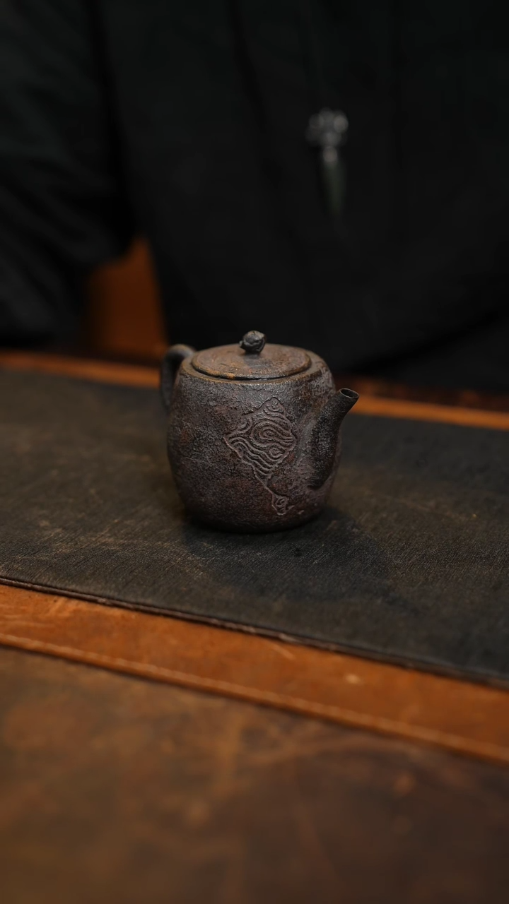 【闪购商品】浟庐紫砂手捏作品壶１２０ｃｃ