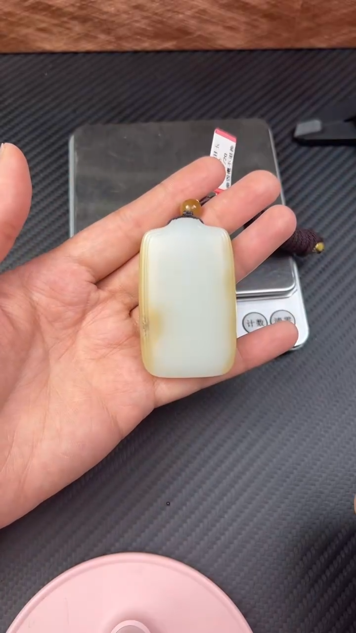 【闪购商品】和田玉吊坠(赠链)未镶嵌且末金山微色差