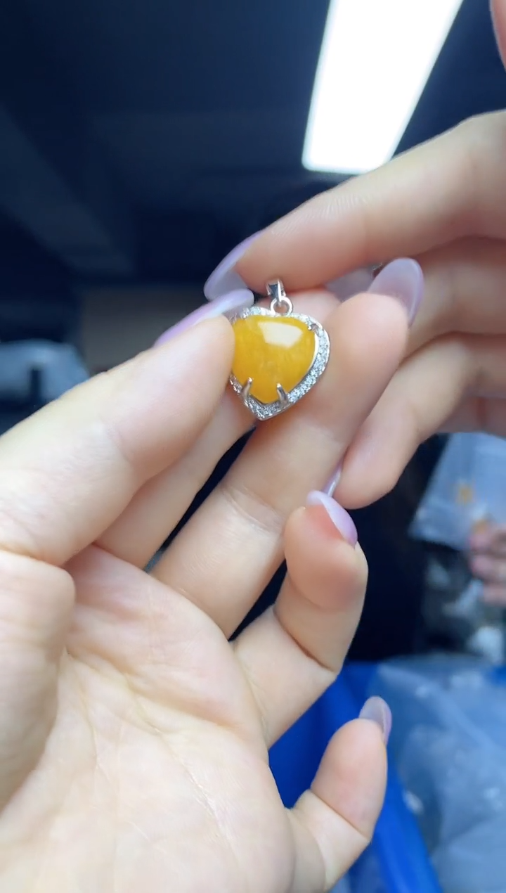 翡翠未镶嵌颈饰（多样性发一件）