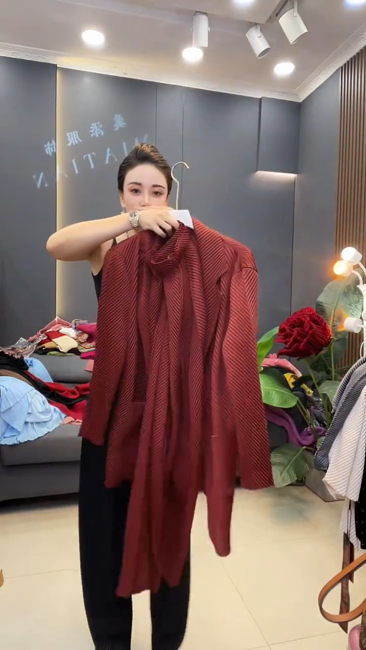 聚酯纤维（涤纶）红色 西服套