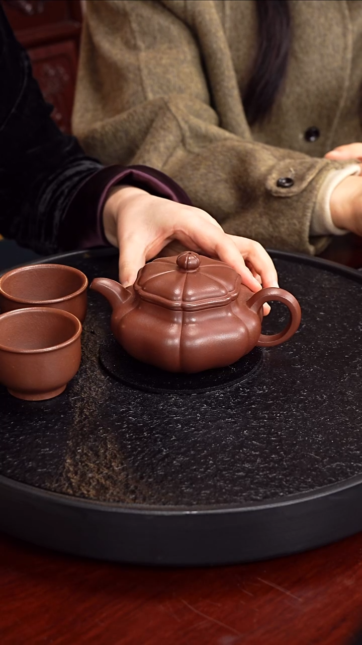 茶壶紫砂陈红 葵仿古57 紫檀泥 270毫升 配两只杯