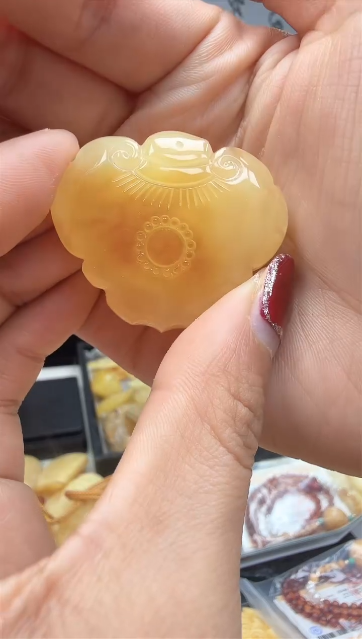 【闪购商品】琥珀裸石未镶嵌挂坠