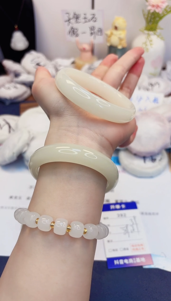 【闪购商品】石英质玉手镯未镶嵌392-玉兰白-圈口59