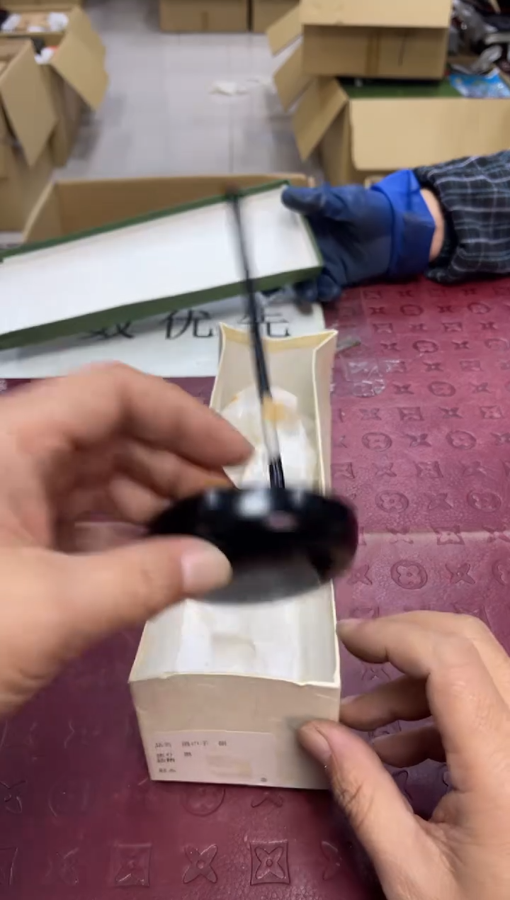 晓*寒默认微瑕，no退no换，介意勿拍