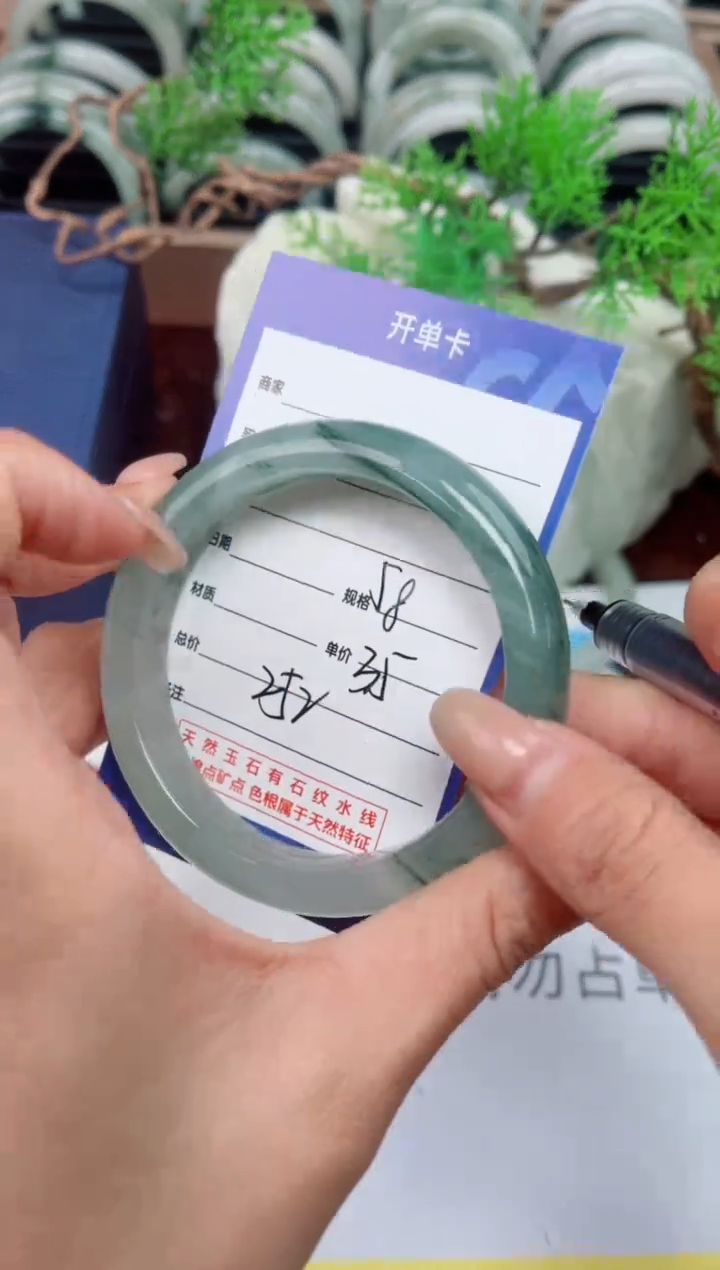 【闪购商品】石英质玉手镯未镶嵌252