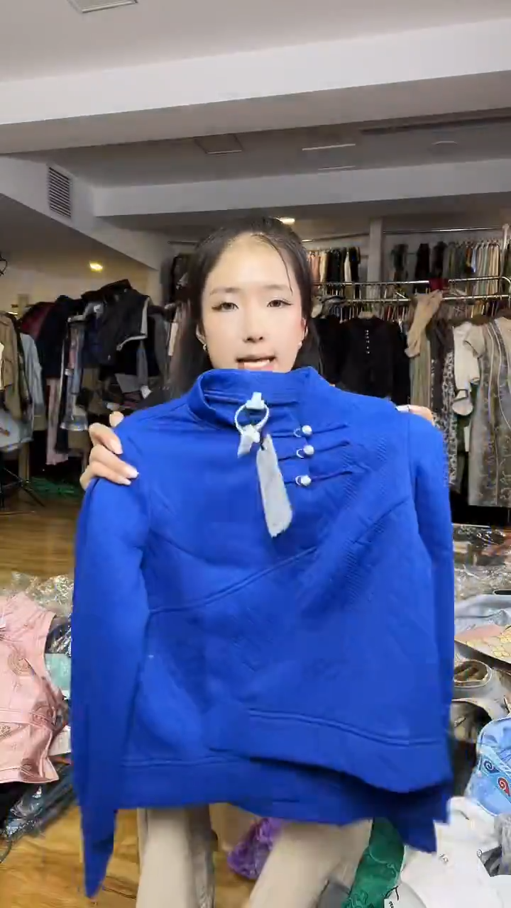 卫衣       S码         95斤   