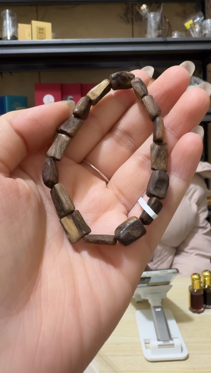 【闪购商品】沉香手串25号芽庄红土野料手串4克+