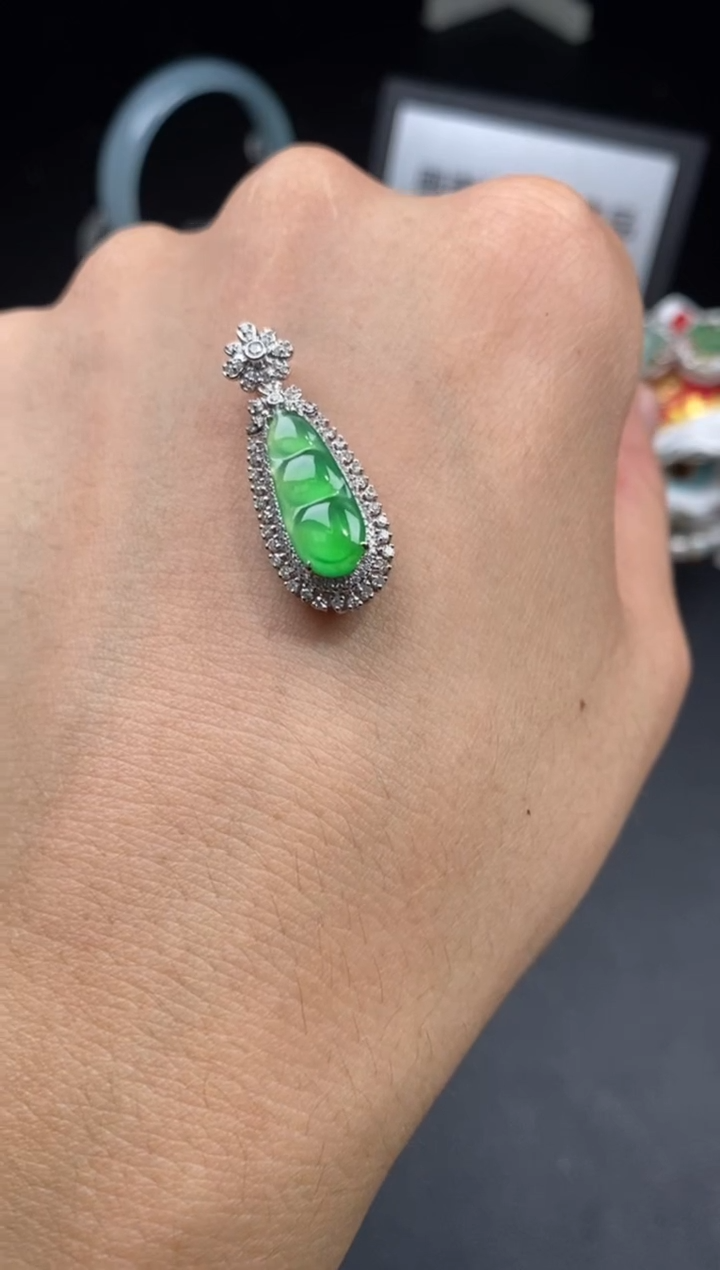 翡翠18K金镶嵌颈饰寄售不退换