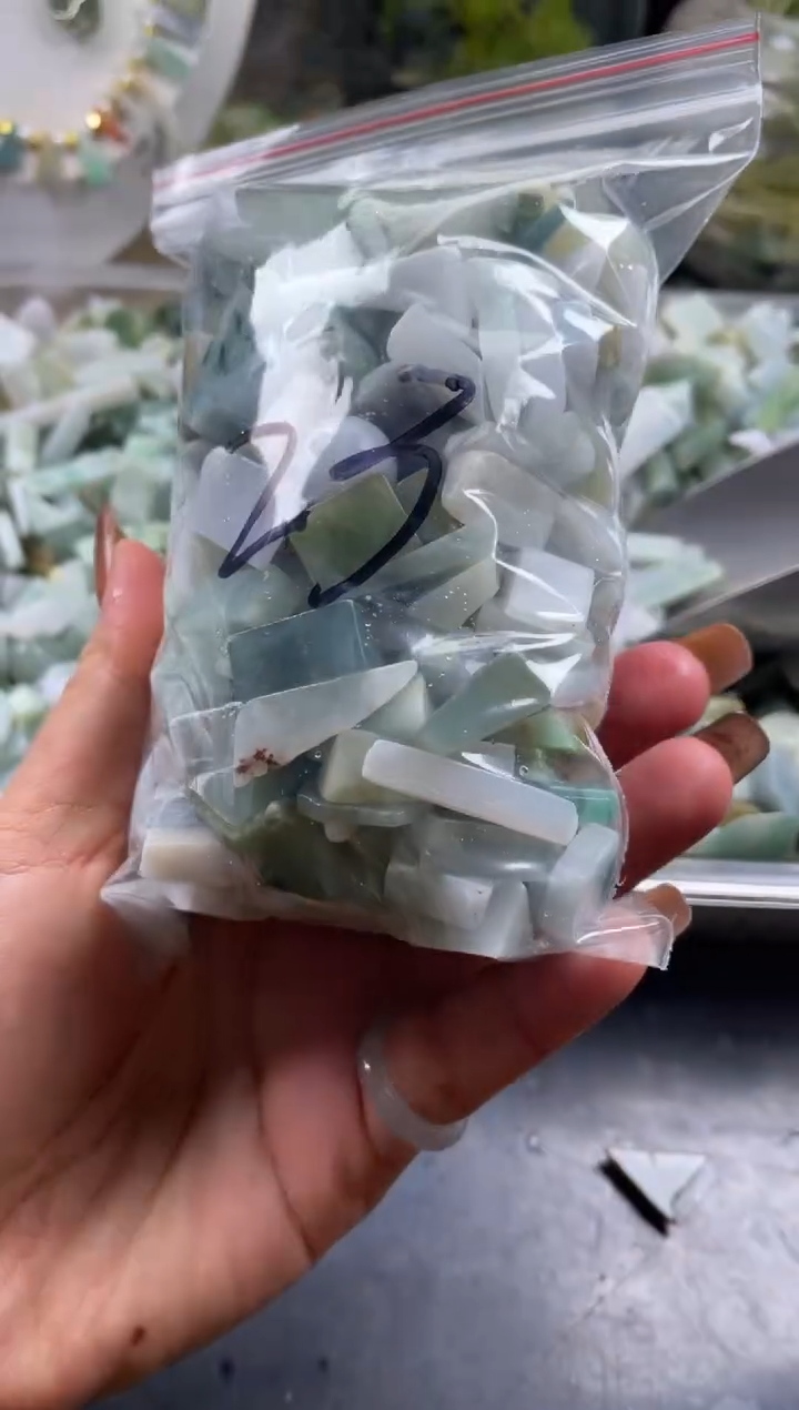 配石翡翠天然翡翠小号500克23